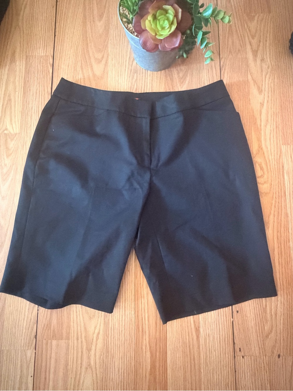 Rafaella black Bermuda-style shorts, straight-cut with a wide waistband size 4p